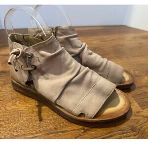 Miz Mooz Women's Fuller Open Toe Leather Sandals – Beige – Size 37 Street Style